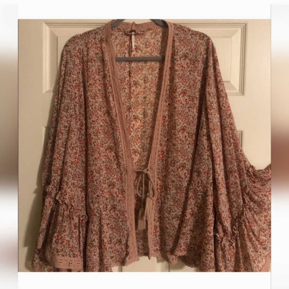Free people  top front Embroidered trim